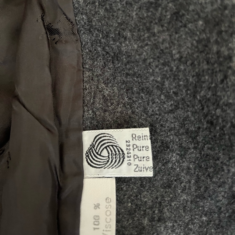 {Escada} Vintage Wool Cropped Embroidered Jacket in Grey - Picture 11 of 13